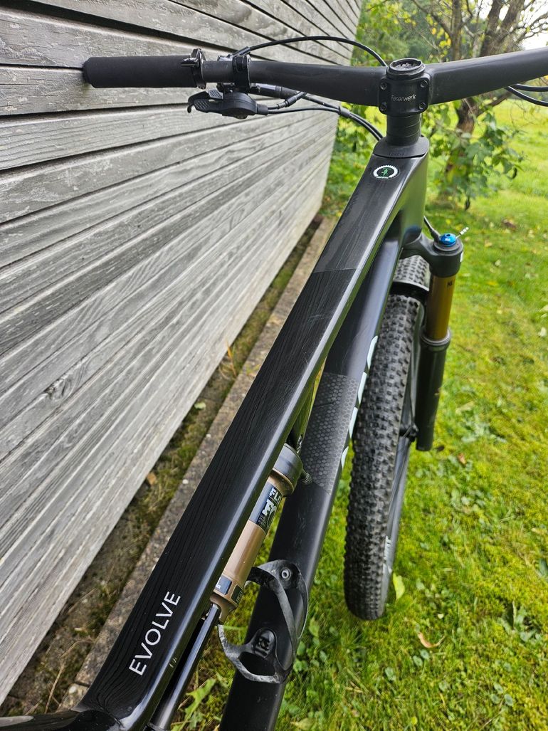 Used ARC8 Evolve Shimano Deore XT 2024 Mountainbike, Black, 29 — image 16 of 17