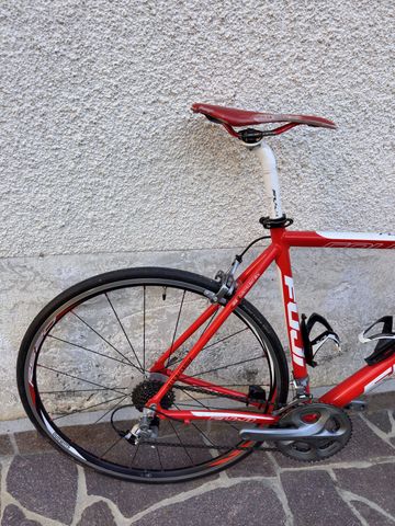 Used Fuji Roubaix LTD 2011 Road & Gravel, Red — image 5 of 5