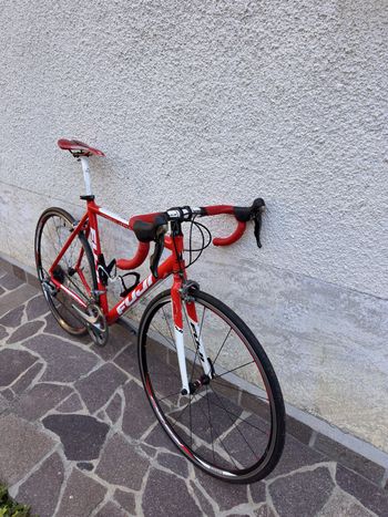 Used Fuji Roubaix LTD 2011 Road & Gravel, Red — image 2 of 5