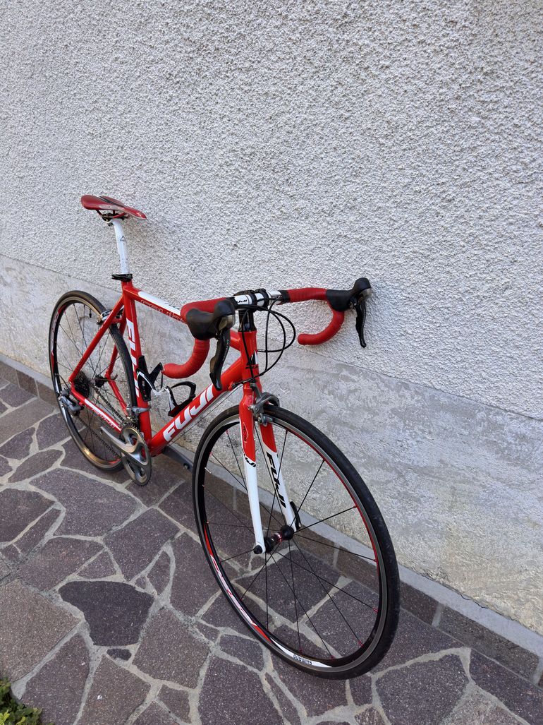 Used Fuji Roubaix LTD 2011 Road & Gravel, Red — image 2 of 5