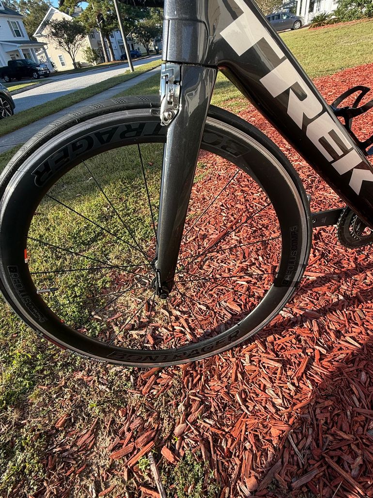 Used Trek Madone SL 6 2019 2019 Road & Gravel, Black — image 5 of 8