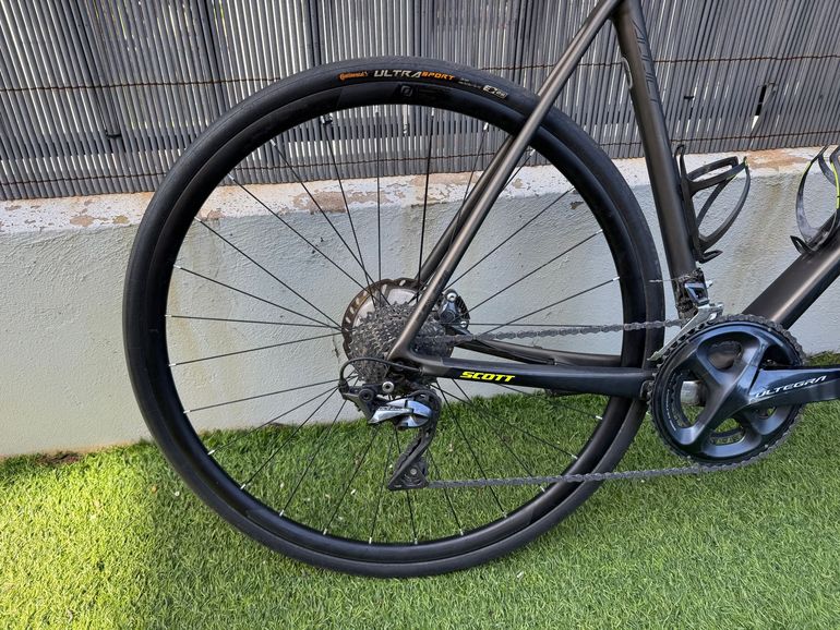 Used Scott Addict 10 disc 2019 2019 Road & Gravel, Black — image 3 of 8