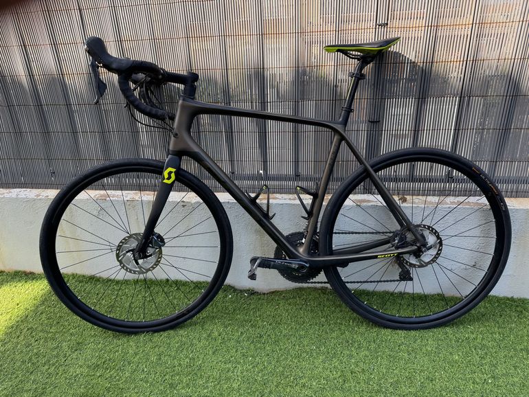 Used Scott Addict 10 disc 2019 2019 Road & Gravel, Black — image 2 of 8