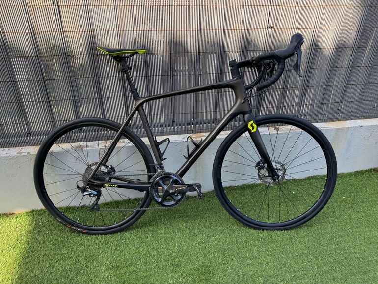 Used Scott Addict 10 disc 2019 2019 Road & Gravel, Black — image 1 of 8