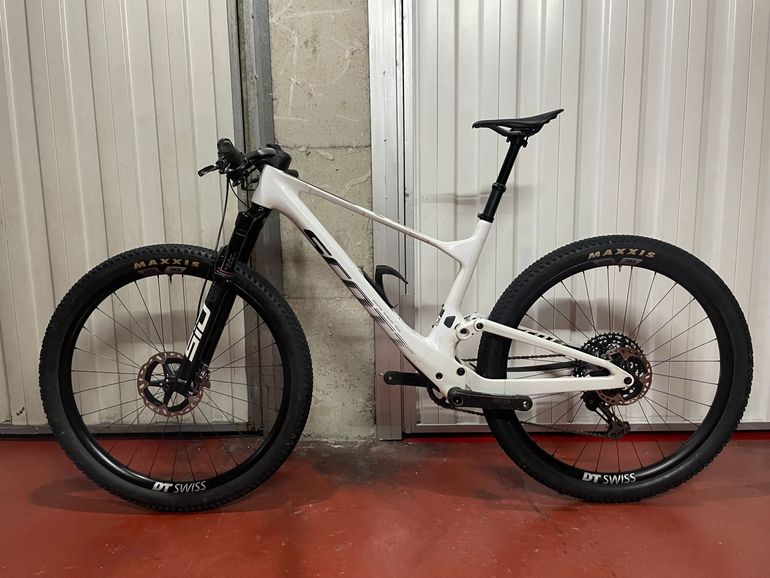 Used Scott Spark RC Pro 2022 2022 Mountainbike, White, 29 — image 2 of 10