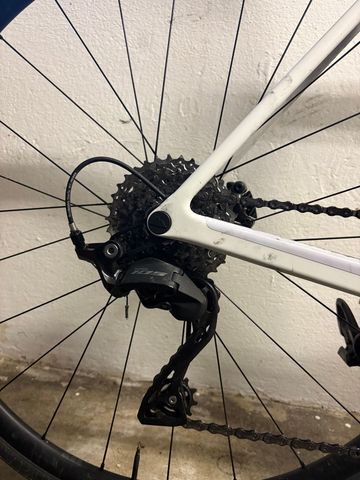 Used Canyon Ultimate Shimano 105 2026 Road & Gravel, White — image 4 of 7