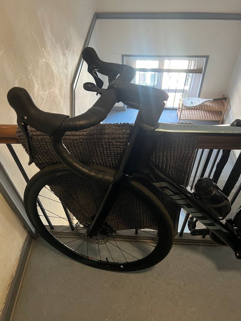 Used Giant Propel Advanced 2 2024 2024 Road & Gravel, Black — image 8 of 11