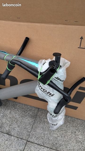 Used Bianchi Infinito 2025 Road & Gravel, Blue — image 8 of 8
