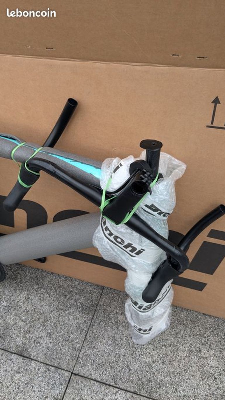 Used Bianchi Infinito 2025 Road & Gravel, Blue — image 8 of 8