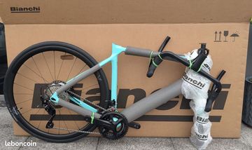 Used Bianchi Infinito 2025 Road & Gravel, Blue — image 3 of 8