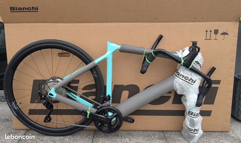 Used Bianchi Infinito 2025 Road & Gravel, Blue — image 3 of 8