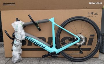 Used Bianchi Infinito 2025 Road & Gravel, Blue — image 2 of 8