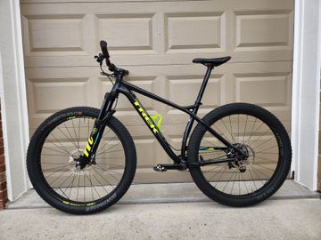 Used Trek Stache 9 2016 2016 Mountainbike, Black, 29 — image 2 of 18