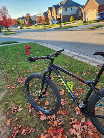 Used Trek Stache 9 2016 2016 Mountainbike, Black, 29 — image 4 of 18