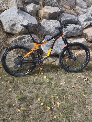 Used Giant Reign Sx 2017 2017 Mountainbike, Orange — image 1 of 8