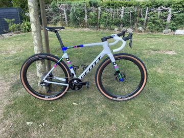 Brugt Scott Addict Shimano Dura Ace Di2 2025 Road & Gravel — billede 2 af 13