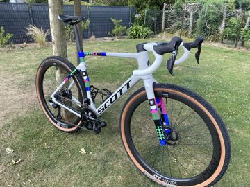 Brugt Scott Addict Shimano Dura Ace Di2 2025 Road & Gravel — billede 3 af 13