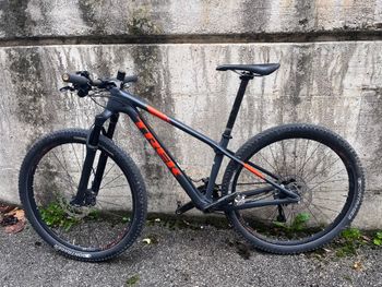 Used Trek Procaliber 9.7 2018 2018 Mountainbike, Orange, 27.5, 29 — image 2 of 3