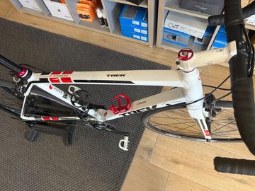 Trek Madone 2.1 H2 Compact 2015 2015 Road & Gravel usato, Bianco — immagine 4 di 9