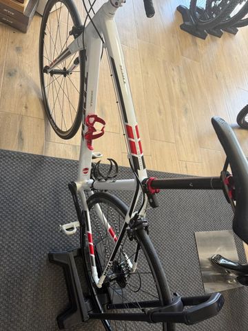 Trek Madone 2.1 H2 Compact 2015 2015 Road & Gravel usato, Bianco — immagine 6 di 9
