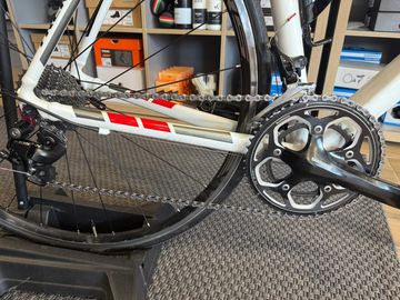 Trek Madone 2.1 H2 Compact 2015 2015 Road & Gravel usato, Bianco — immagine 5 di 9