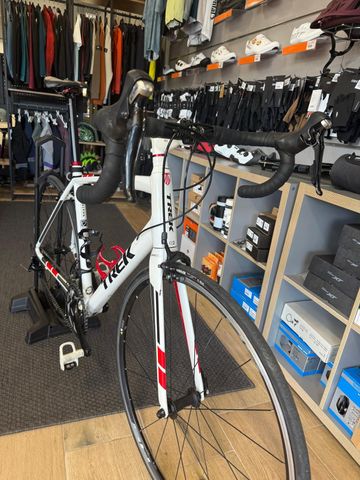Trek Madone 2.1 H2 Compact 2015 2015 Road & Gravel usato, Bianco — immagine 2 di 9