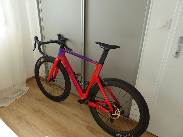 Used Canyon Aeroad CF SLX 7 eTap 2023 2023 Road & Gravel, Red — image 4 of 5