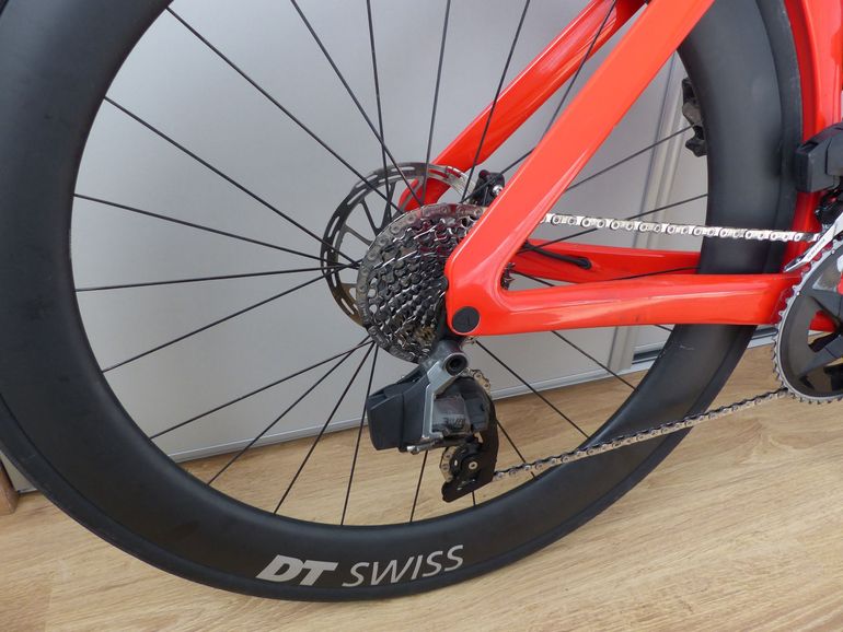 Used Canyon Aeroad CF SLX 7 eTap 2023 2023 Road & Gravel, Red — image 5 of 5