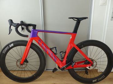 Used Canyon Aeroad CF SLX 7 eTap 2023 2023 Road & Gravel, Red — image 2 of 5