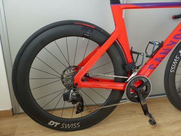 Used Canyon Aeroad CF SLX 7 eTap 2023 2023 Road & Gravel, Red — image 3 of 5