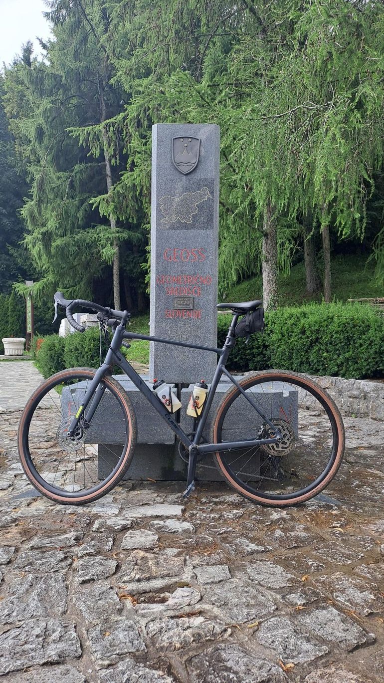 Used CUBE Nuroad Pro 2025 2025 Road & Gravel, Black — image 2 of 3
