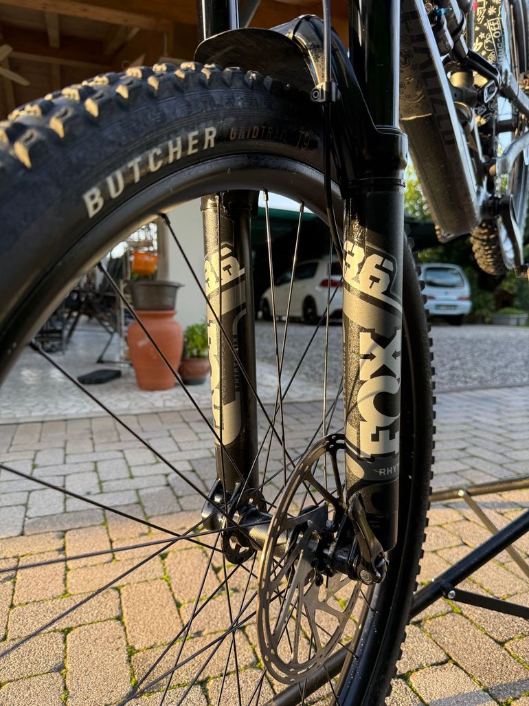 Used Specialized Stumpjumper Comp Alloy 2023 2023 Mountainbike, Light Gray, 29 — image 8 of 11