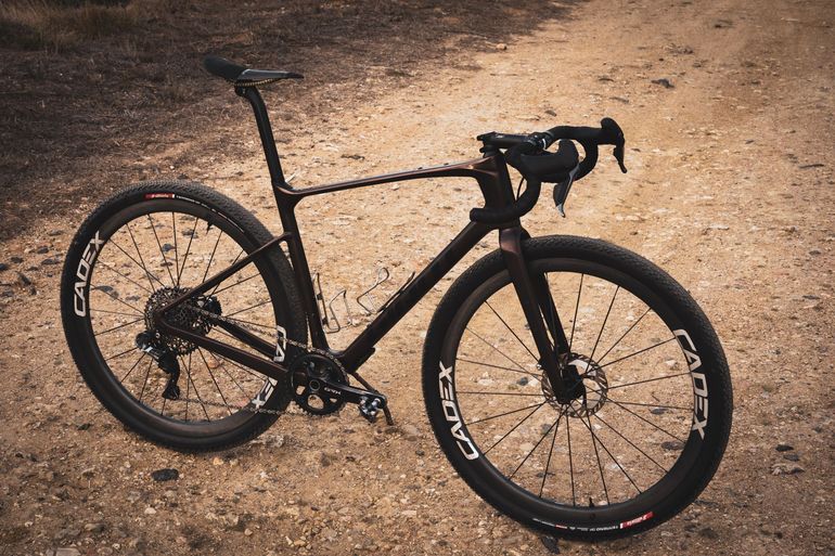 Used Giant Advanced Custom 2022 Road & Gravel, Orange — image 6 of 6