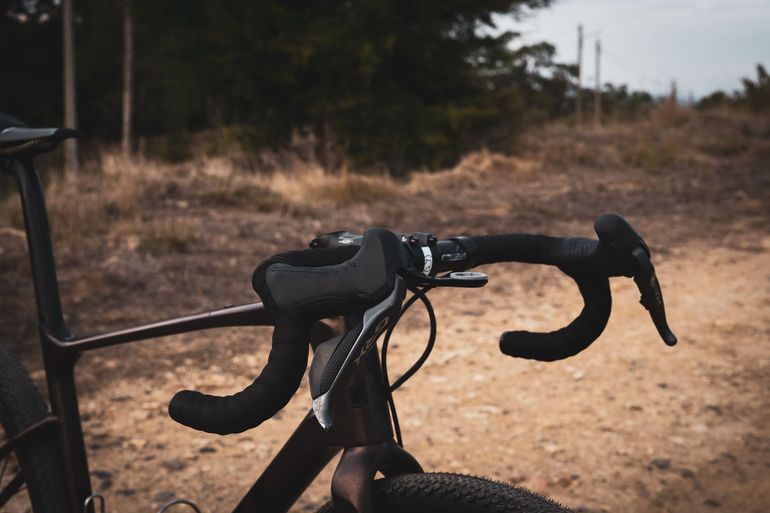 Used Giant Advanced Custom 2022 Road & Gravel, Orange — image 3 of 6