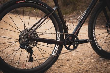 Used Giant Advanced Custom 2022 Road & Gravel, Orange — image 5 of 6