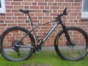 Used Orbea M11-AXS 2022 Mountainbike, Light Gray — image 1 of 9