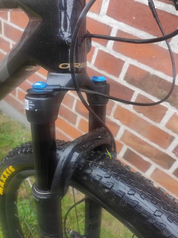 Used Orbea M11-AXS 2022 Mountainbike, Light Gray — image 7 of 9
