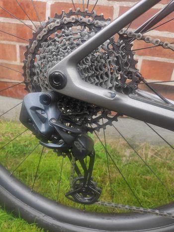 Used Orbea M11-AXS 2022 Mountainbike, Light Gray — image 3 of 9