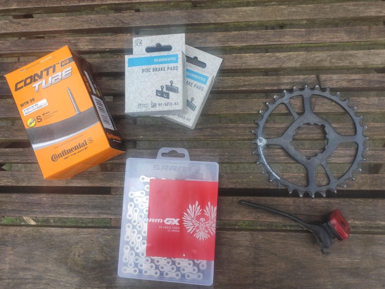 Used Orbea M11-AXS 2022 Mountainbike, Light Gray — image 8 of 9