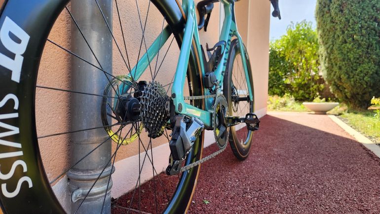 Used Canyon Aeroad CF SLX 7 Disc eTap 2023 2023 Road & Gravel, Green — image 3 of 4
