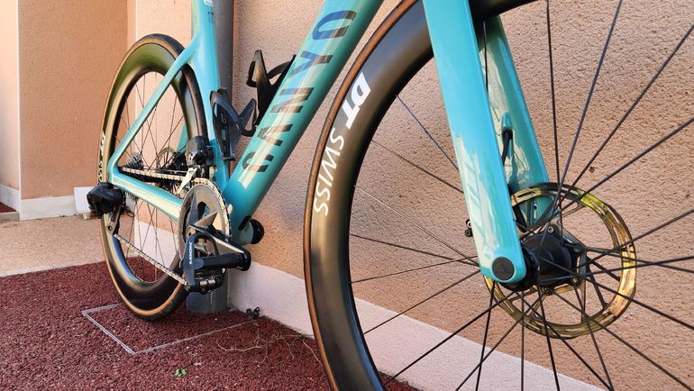 Used Canyon Aeroad CF SLX 7 Disc eTap 2023 2023 Road & Gravel, Green — image 4 of 4