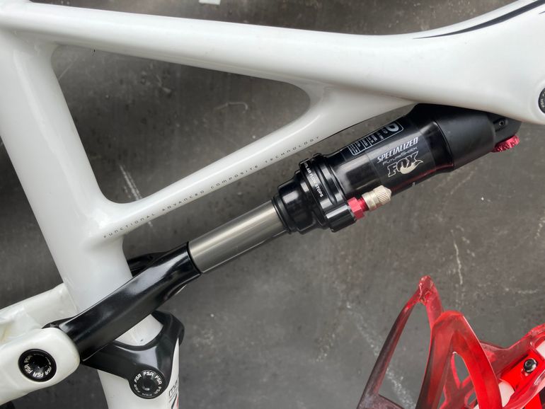 Used Specialized Epic Shimano Deore XT 2016 Mountainbike, White — image 4 of 6