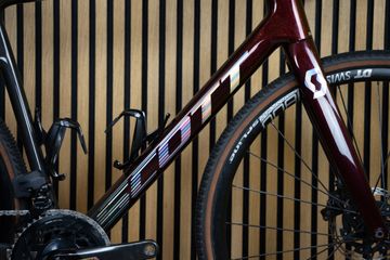 Gebrauchtes Scott Addict RC 10 2023 2023 Road & Gravel, Rot — Bild 2 von 16
