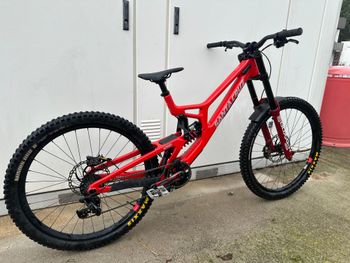 Used Santa Cruz V10 SRAM GX DH 2025 Mountainbike, Red — image 7 of 9