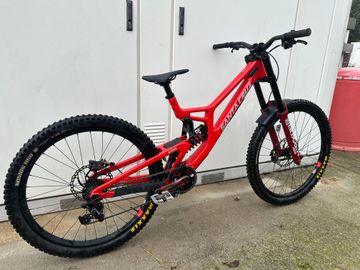 Used Santa Cruz V10 SRAM GX DH 2025 Mountainbike, Red — image 7 of 9
