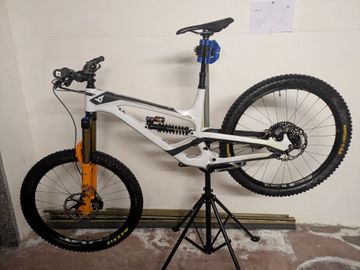 Used YT Industries CAPRA 27 CF Pro 2019 2019 Mountainbike, White, 27.5 — image 2 of 8