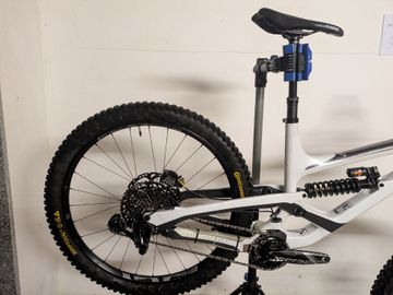 Used YT Industries CAPRA 27 CF Pro 2019 2019 Mountainbike, White, 27.5 — image 3 of 8
