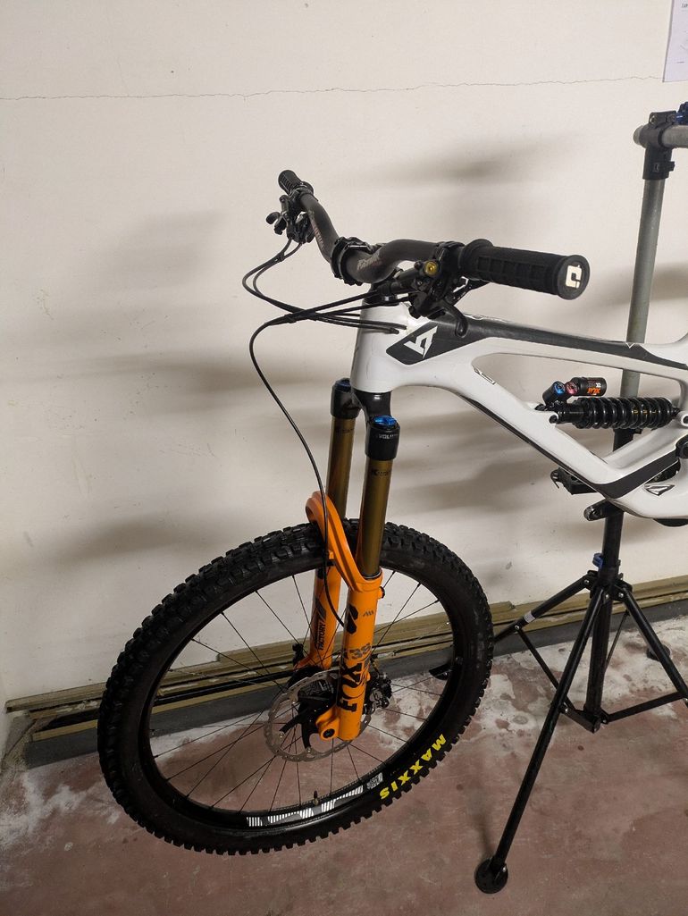 Used YT Industries CAPRA 27 CF Pro 2019 2019 Mountainbike, White, 27.5 — image 5 of 8