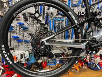Used Mondraker F-podium SRAM GX Eagle AXS (T-Type) 2025 Mountainbike, Light Gray — image 2 of 16