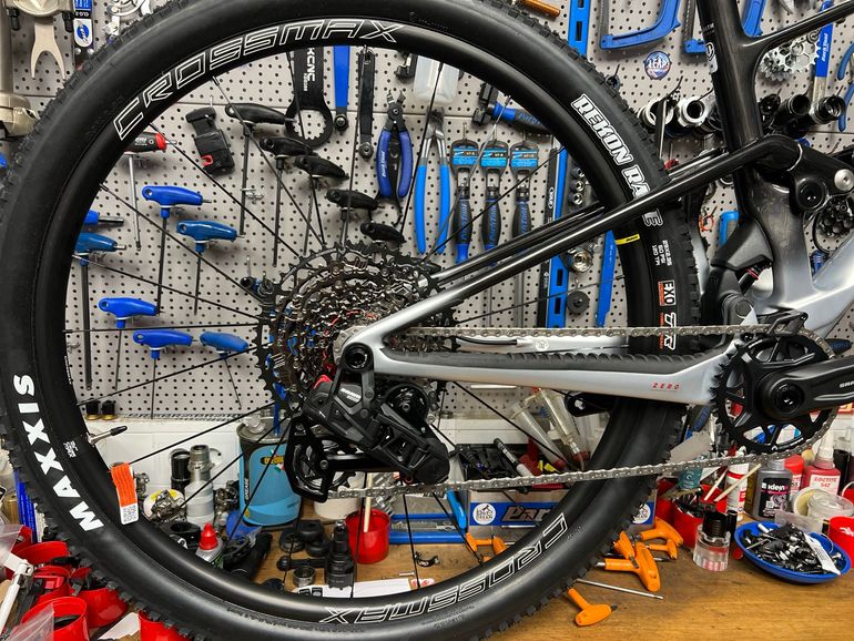 Used Mondraker F-podium SRAM GX Eagle AXS (T-Type) 2025 Mountainbike, Light Gray — image 2 of 16